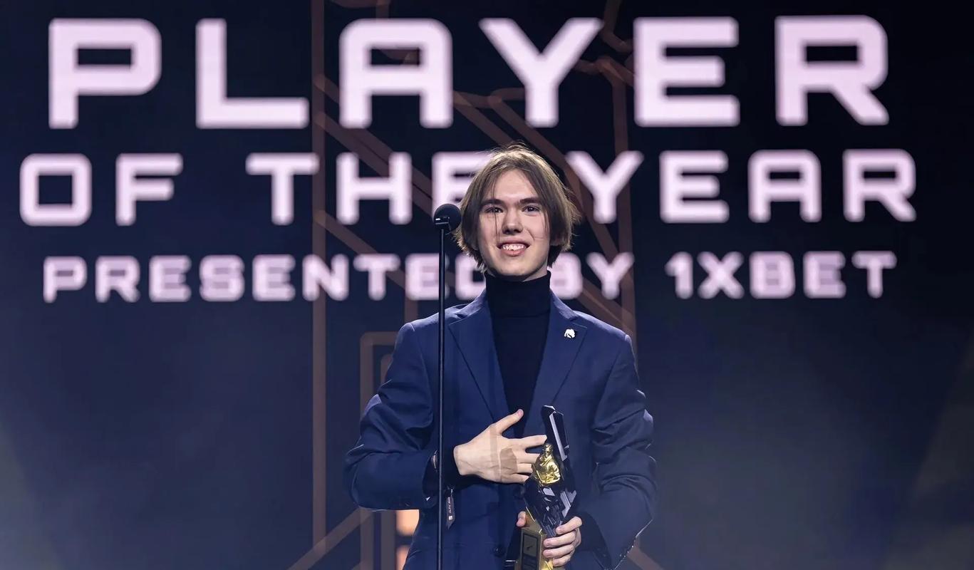 大魔王微笑霞羽刃五杀 王淞吸血鬼血腥三杀 微笑队先下一城